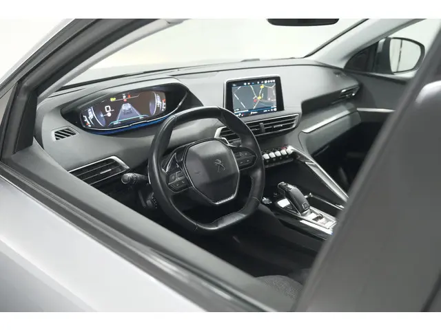 Peugeot 3008 PureTech 130 EAT8 Crossway | Trekhaak | Camera | Dodehoekdetectie | Stoelverwarming | A...