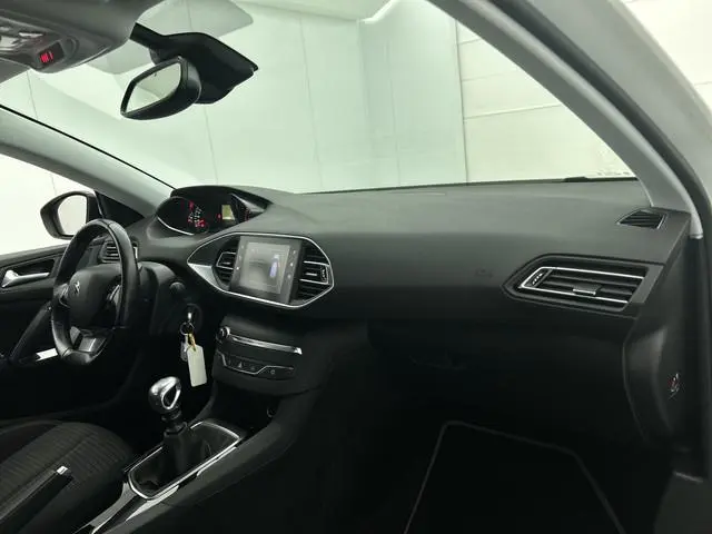 Peugeot 308 SW 1.2 111PK PureTech Active * Distributie vv bij 85Dkm.* / Trekhaak / Navigatie / Airco...