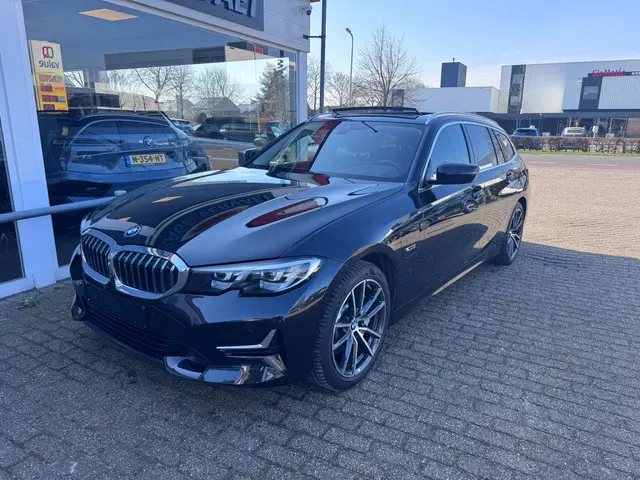 BMW 3-serie Touring 330e High Executive