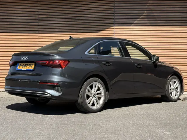 Audi A3 Limousine 30 TFSI Advanced edition Navi / Carplay / Stoelverwarming / Clima / Adapt. Cruise