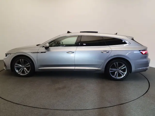 Volkswagen Arteon Shooting Brake 1.4 TSI eHybrid R-Line Business+ ACC, Panoramadak, Leder, Trekhaak