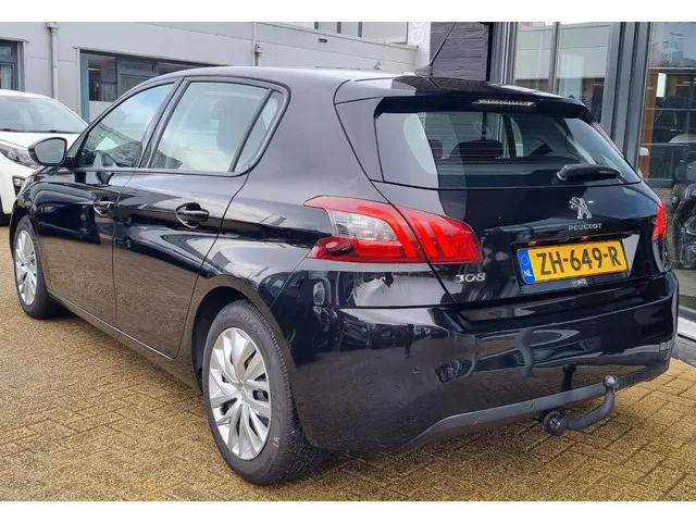 Peugeot 308 1.2 PureTech Blue Lease 110PK | NL AUTO | Trekhaak | Nette Staat | Achteruitrijcamera | Cruise Control | Airco |