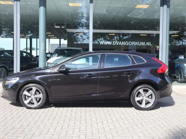 Volvo V40 2.0 T3 Momentum Navi / Stoelverw  / Standkachel / Pdc / Elekramen / Instap klaar / Vol jaa...