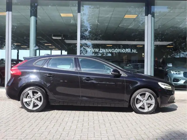Volvo V40 2.0 T3 Momentum Navi / Stoelverw  / Standkachel / Pdc / Elekramen / Instap klaar / Vol jaa...