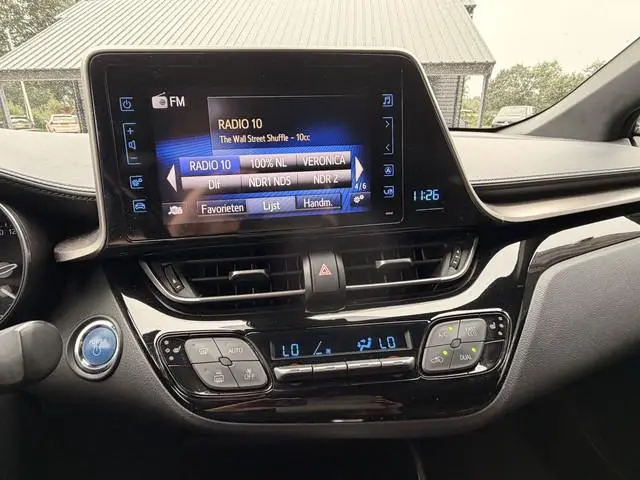 Toyota C-HR 1.8 Hybrid Dynamic | LED | Trekhaak | Camera | Stoelverwarming | All-seasons | Navi | Ke...