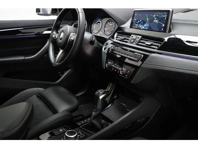 BMW X1 xDrive25e | PANORAMADAK | STOELVERWARMING | DAB | APPLE | CAMERA | 19"