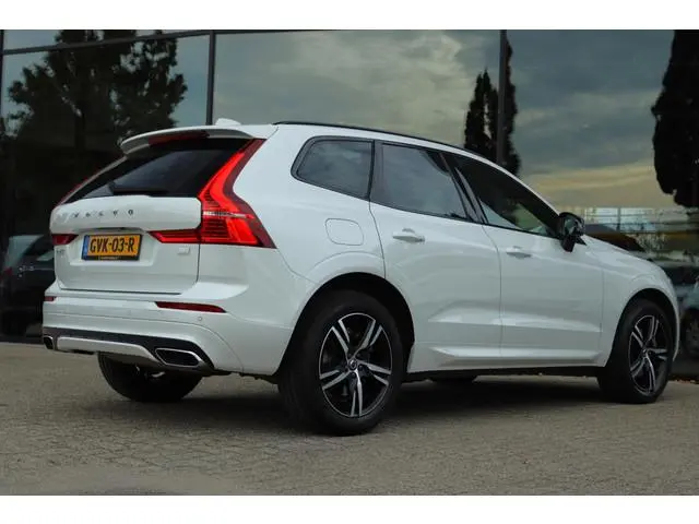 VOLVO XC60 2.0 RECHARGE T6 340PK AWD R-DESIGN | PANO | TREKHAAK | CARPLAY | HUD | HARMAN/KARDON | AC...