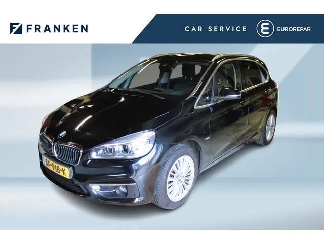 BMW 2-serie Active Tourer 220i High Executive | Leder | Stoelverwarming | Trekhaak |  Head-up displa...