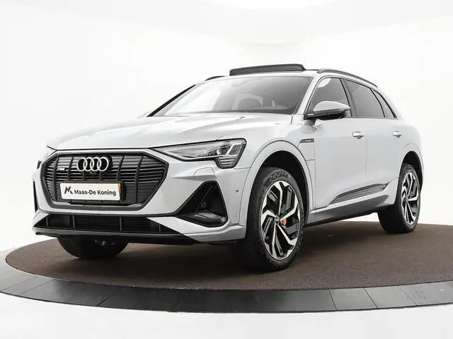 Audi E-tron 55 300kW/408PK S Line 95Kwh · SOH 94,6% · Panoramadak · Leder/Alcantara · 360°Camera + P...