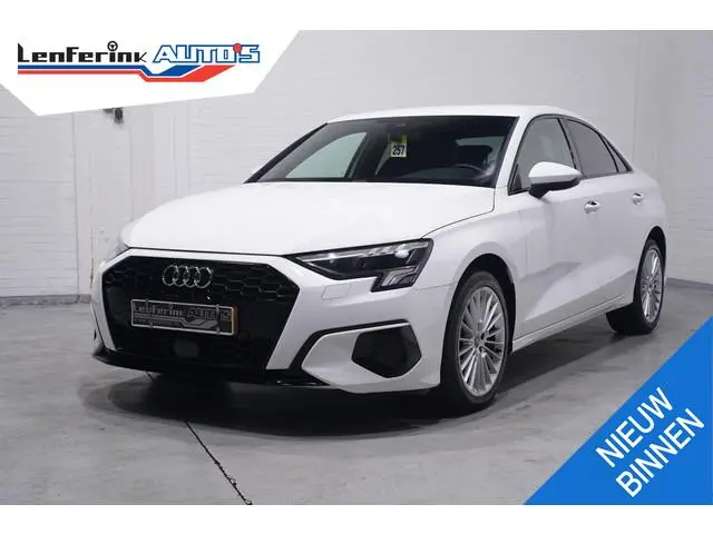 Audi A3 Limousine 35 TFSI Business edition navigatie Apple-carplay Led-verlichting Camera Sportstoel...
