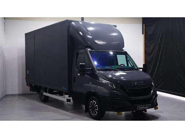 Iveco Daily 35S16 160 pk Bakwagen met Laadklep 21,7M3 Marge Auto, Airco, Cruise Control, Dakspoiler,...