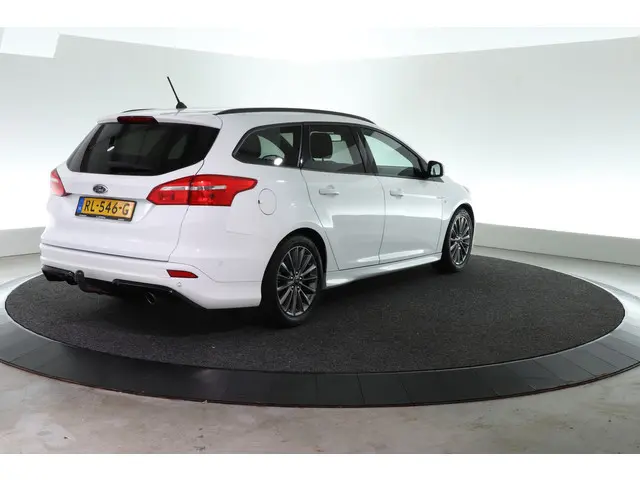 Ford Focus Wagon 1.5 ST-Line | TREKHAAK| CARPLAY |