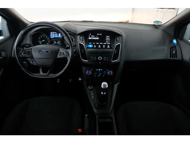 Ford Focus Wagon 1.5 ST-Line | TREKHAAK| CARPLAY |