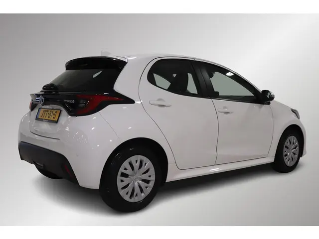 Toyota Yaris 1.5 Hybrid Dynamic,  Parkeersensoren, Navi, Apple Carplay / Android Auto, Keyless, Came...