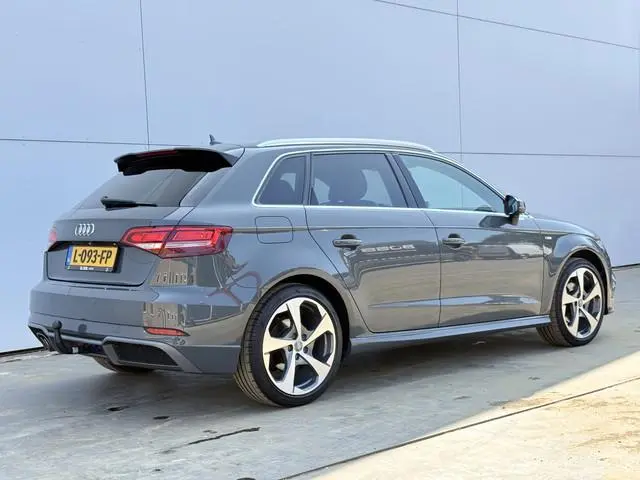 Audi A3 S-line 1.5 TFSI *Motor tikt* Automaat Climate Control Camera Navigatie Trekhaak Stoelverwarm...