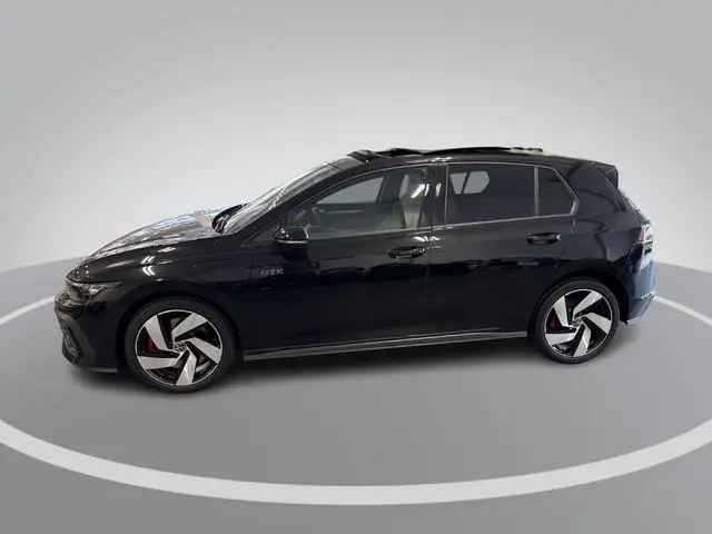 Volkswagen Golf 1.5 eHybrid 272pk DSG GTE · Panoramadak · Leder · Wegklapbare Trekhaak · Stoelventil...