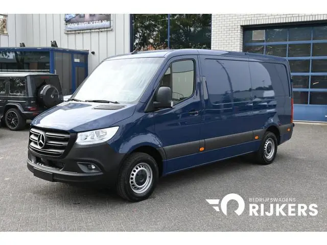 Mercedes-Benz Sprinter 315 CDI L2H1 RWD MBUX met camera en parkeerpakket, Trekhaak, Etc.
