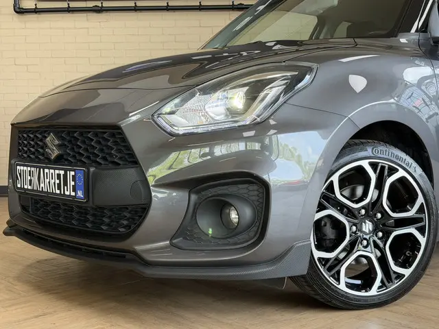 Suzuki Swift 1.4 Sport Smart Hybrid | Navi | 17"| ACC | Dodehoek | Carplay | Camera | 100% Onderhoud...