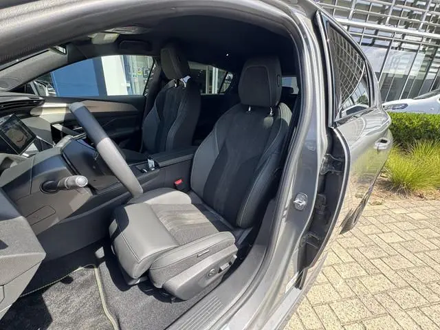 Peugeot e-308