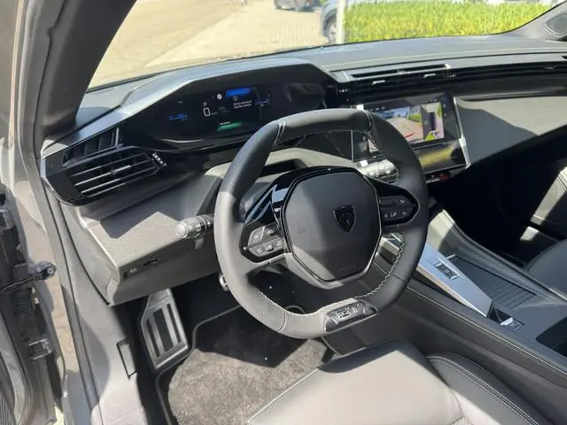 Peugeot e-308