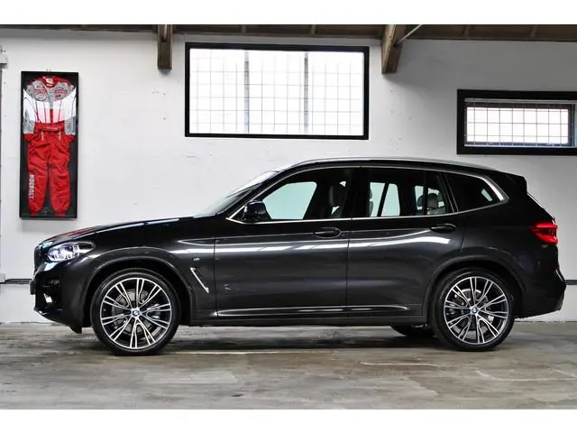 BMW X3 xDrive20i High Executive M Sport | HUD | 21" | Adap. cruise | Trekhaak | Dealer onderhouden