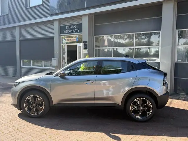 Alfa Romeo Junior Elettrica Speciale 54 kWh | ACC | Clima | LED  05-2025 10.537 KM