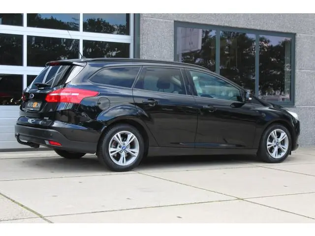 Ford Focus Wagon 1.0 126 Pk Titanium Edition Stuurverwarming Navigatie Trekhaak