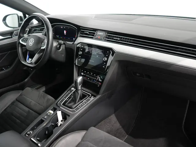 Volkswagen Passat Variant 1.4 TSI PHEV GTE Business | Zwenkhaak | Matrix | Virtual | Leer | Zwarte h...