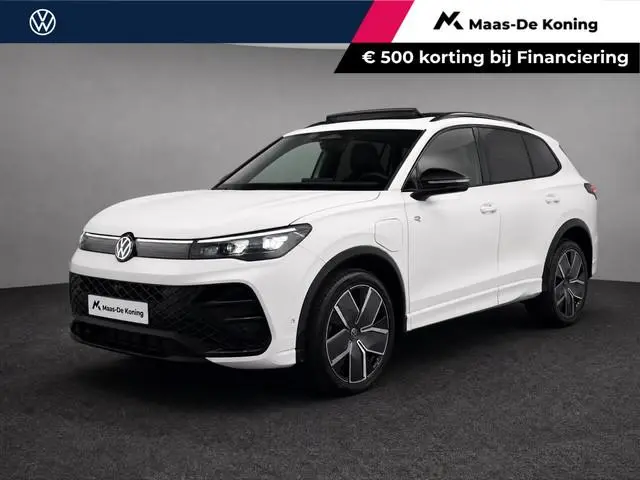 Volkswagen Tiguan 1.5eHybrid 150kW/204PK R-Line Black Style · Leder · Trekhaak · Panoramadak · 360°C...