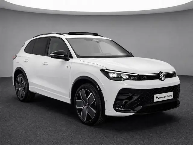 Volkswagen Tiguan 1.5eHybrid 150kW/204PK R-Line Black Style · Leder · Trekhaak · Panoramadak · 360°C...
