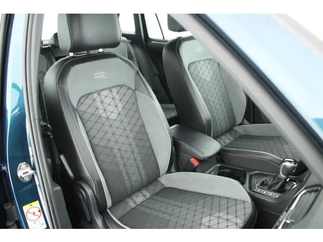 Volkswagen Tiguan 1.4 TSI 245pk eHybrid 2x R-Line Trekhaak Stoelverwarming Virtual Cockpit Navigatie
