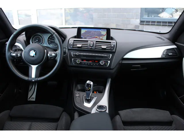 BMW 1-serie 116i Executive M Sport / Xenon / Trekhaak / N.A.P.
