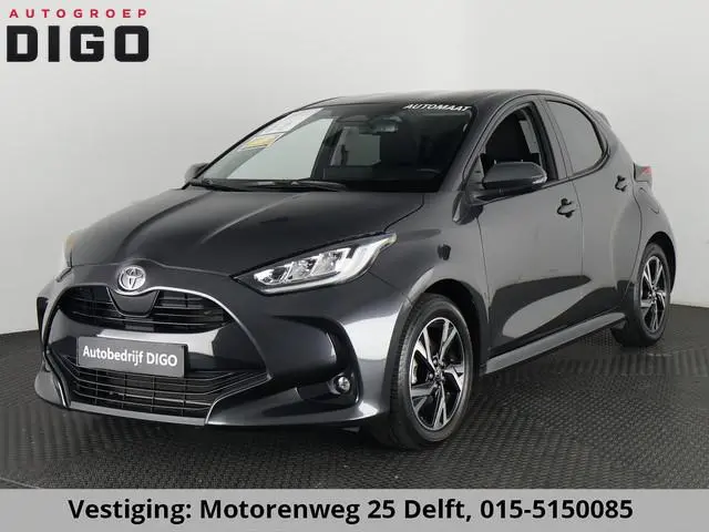 Toyota Yaris 1.5 HYBRID DYNAMIC PACK GARANTIE 2035 !! BIJNA NIEUW. CAMERA. APPEL/ANDROID/ ADAPTIVE