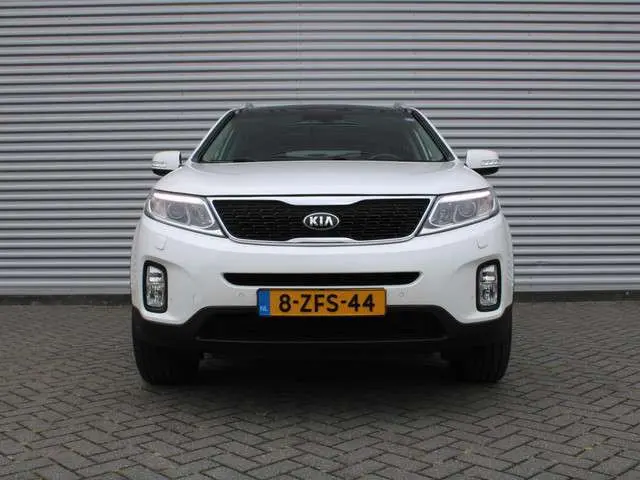 Kia Sorento 2.4 GDi ExecutiveLine | Schuifdak | Stoelverwarming + ventilatie | Elek. stoelverstelling | 19" LM | Leer | Clima | Camera | Cruise | Navi |
