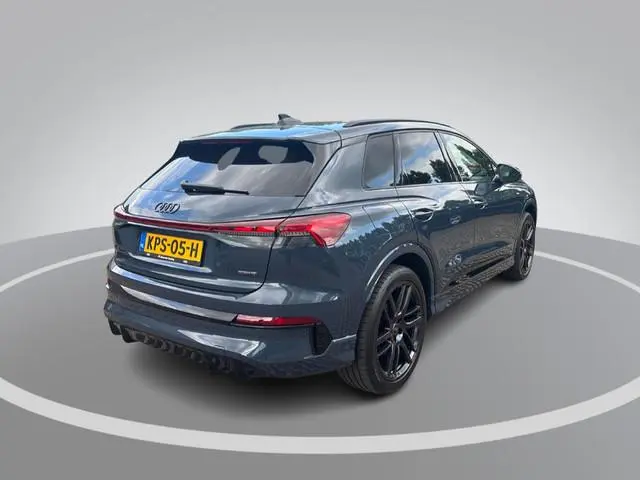 Audi Q4 e-tron S edition quattro performance 82 kWh · Tech Pro · Panorama dak · SONOS Sound · Ambien...