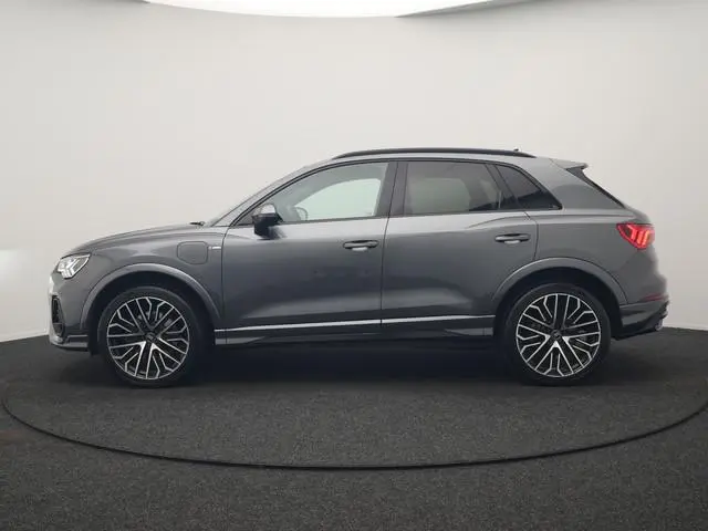 Audi Q3 45 TFSI e 2x S Line PHEV 245pk Dealer O.H. | Trekhaak Afn. | Adaptive Cruise | 360 Camera |...