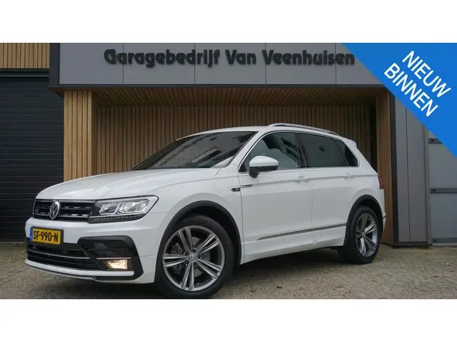 Volkswagen Tiguan 2.0 TSI 180pk DSG 4Motion 2x R-Line Virtual Cockpit Trekhaak 19inch LM ACC *NL Aut...