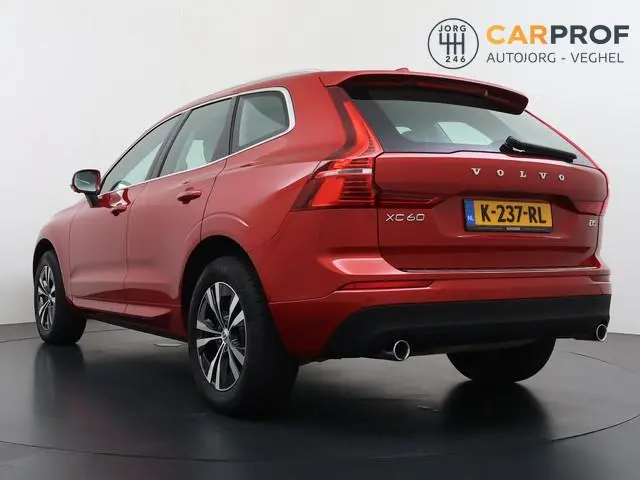 Volvo XC60 2.0 B5 Momentum Exclusive Wegklapbare Trekhaak Panoramadak