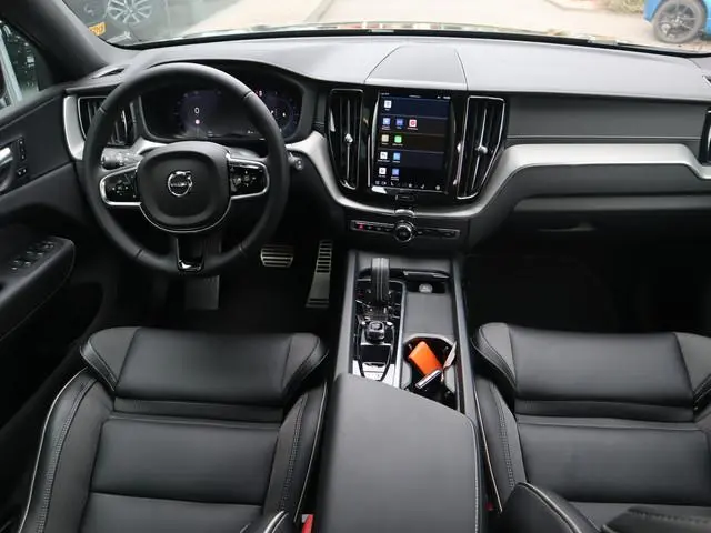 Volvo XC60 2.0 B4 R-Design Navi / Camera / Stoelverw /  Leder / Facelift Lage kilometerstand / Mild...
