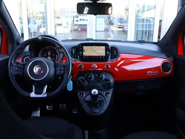 Fiat 500 1.4 T-Jet Abarth 595 | Apple Carplay | Navi | Sportstoelen |