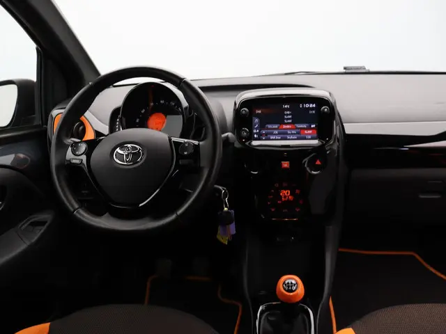 Toyota Aygo 1.0 VVT-i x-JBL | Apple Carplay & Android Auto | Achteruitrijcamera | Climate Control |
