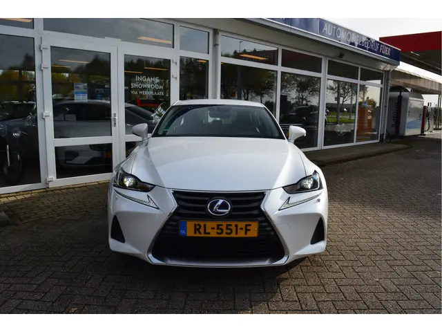 Lexus IS 300h Hybrid Business Line ✅Orig. NL ✅ NAP ✅ Cruise ✅ Clima ✅ Navi ✅