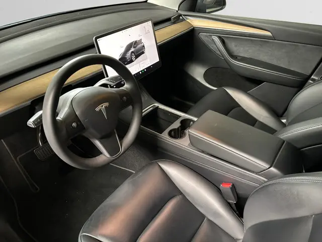 Tesla Model Y RWD 58 kWh SOH 97%, Panoramadak, Auto Pilot, 360 Camera, Stoelverwarming