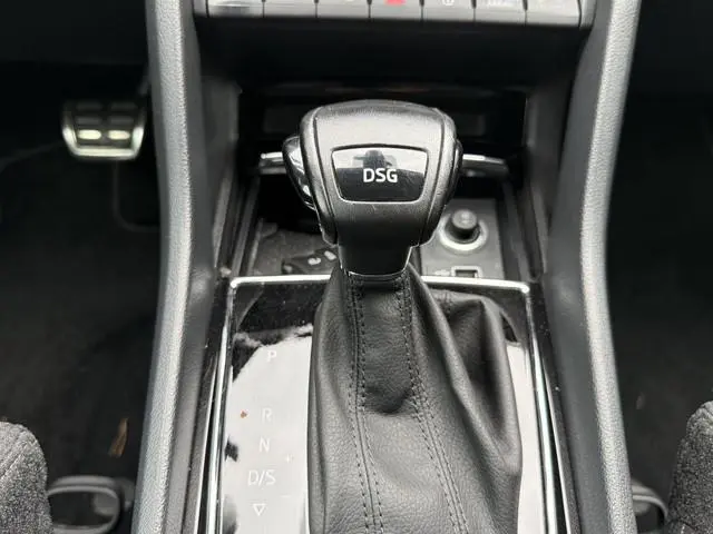 ŠKODA Karoq 1.5 TSI ACT Ambition Business ✅ CarPlay ✅ Elec.Trekhaak ✅ Climate  ✅ Stoelverwarming...