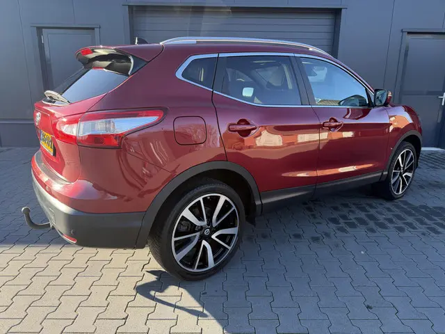 Nissan Qashqai 1.2 Connect Edition Automaat,360 camera,Trekhaak,Panodak,Pdc Hoge Zit Bj 2015 Km 121....