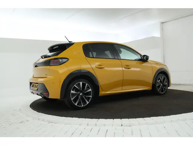 Peugeot 208 1.2 PureTech GT Pack Digital dash, Panorama, GT line, Airco,