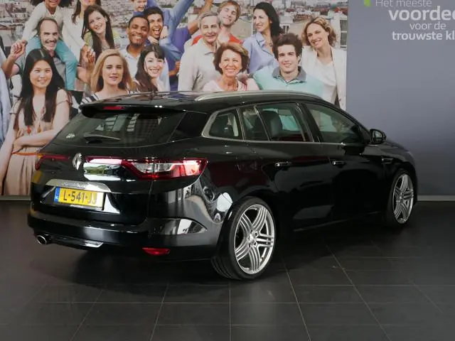 Renault Mégane Estate 1.2 TCe Limited - Inklapbare buitenspiegels - Stoelverwarming - Navi - Cruise
