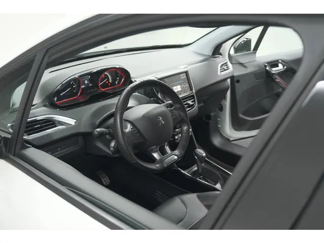 Peugeot 2008 PureTech 110 EAT6 GT-Line | Trekhaak | Camera | Navigatie | Parkeersensoren