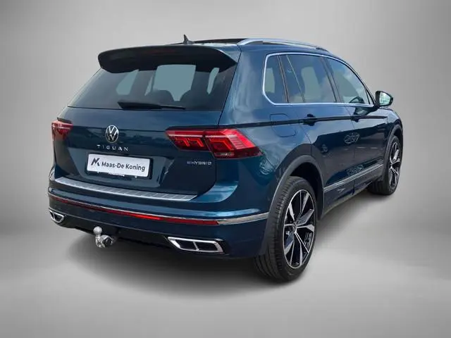 Volkswagen Tiguan 1.4TSIeHybrid 180kW/245PK R-Line · Panoramadak · Leder · Trekhaak · Camera · Dodeh...