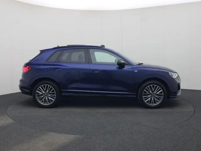 Audi Q3 45 TFSIe 180kW/245PK S Line · Panoramadak · Trekhaak · SONOS · Navigatie · Elektrische stoel...